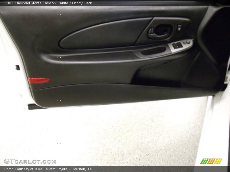 White / Ebony Black 2007 Chevrolet Monte Carlo SS