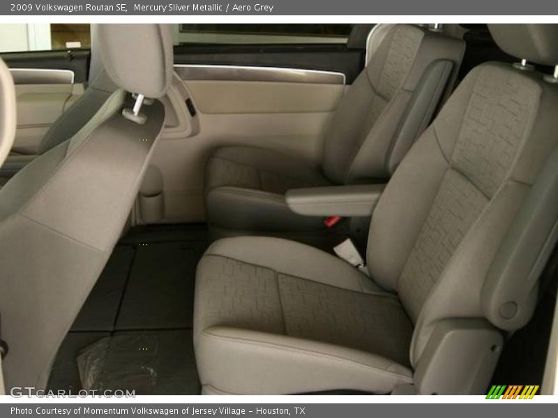 Mercury Sliver Metallic / Aero Grey 2009 Volkswagen Routan SE