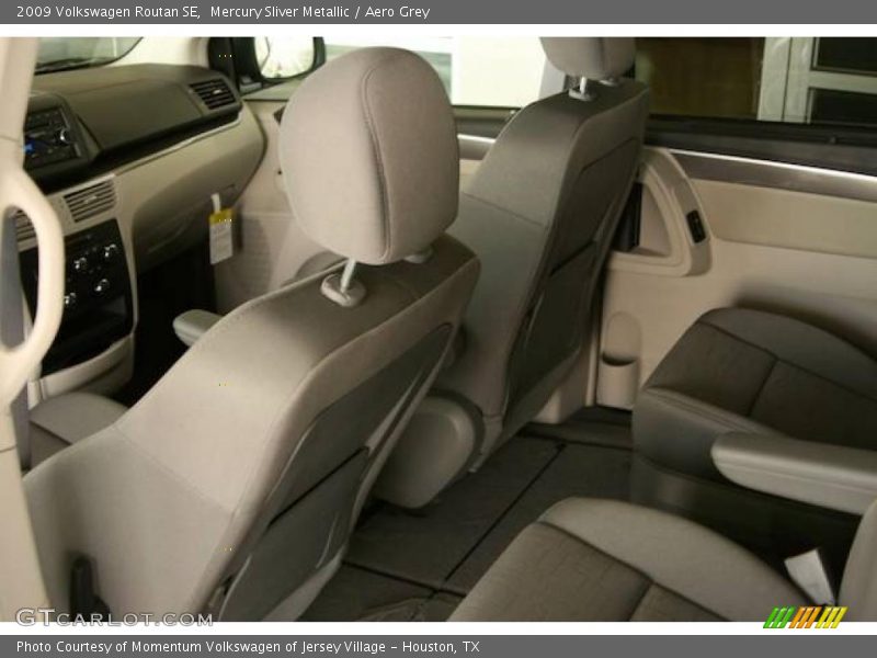 Mercury Sliver Metallic / Aero Grey 2009 Volkswagen Routan SE