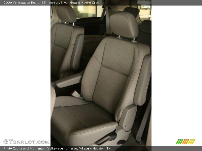 Mercury Sliver Metallic / Aero Grey 2009 Volkswagen Routan SE