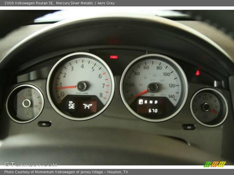 Mercury Sliver Metallic / Aero Grey 2009 Volkswagen Routan SE