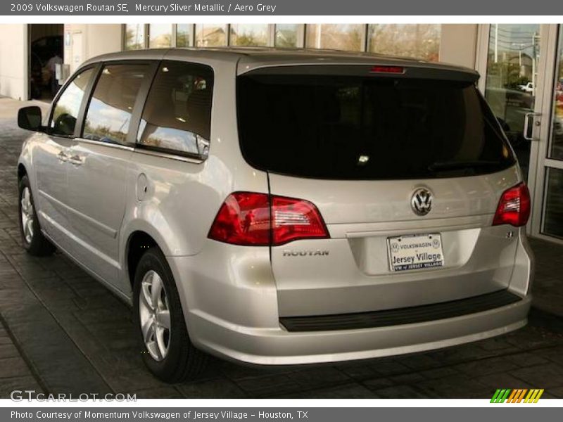 Mercury Sliver Metallic / Aero Grey 2009 Volkswagen Routan SE