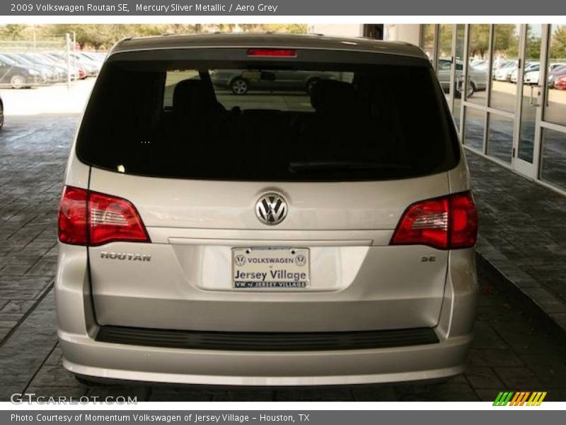 Mercury Sliver Metallic / Aero Grey 2009 Volkswagen Routan SE
