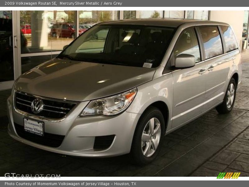 Mercury Sliver Metallic / Aero Grey 2009 Volkswagen Routan SE