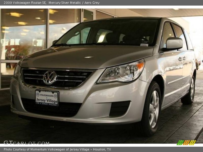 Mercury Sliver Metallic / Aero Grey 2009 Volkswagen Routan SE