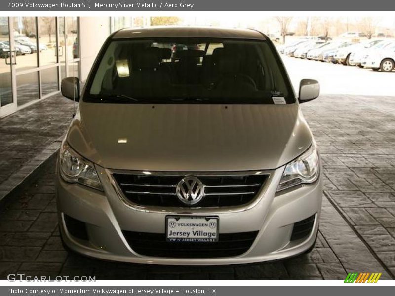 Mercury Sliver Metallic / Aero Grey 2009 Volkswagen Routan SE