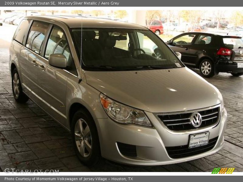 Mercury Sliver Metallic / Aero Grey 2009 Volkswagen Routan SE