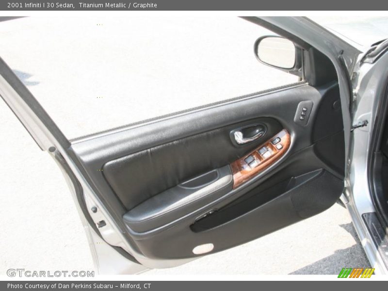 Titanium Metallic / Graphite 2001 Infiniti I 30 Sedan