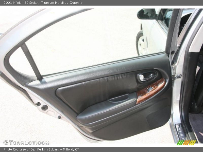 Titanium Metallic / Graphite 2001 Infiniti I 30 Sedan