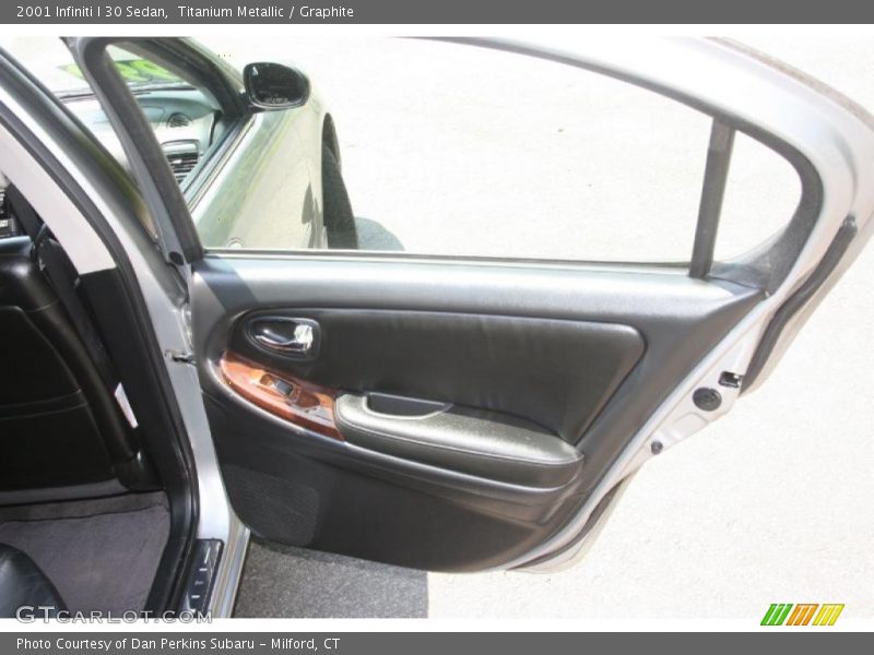 Titanium Metallic / Graphite 2001 Infiniti I 30 Sedan