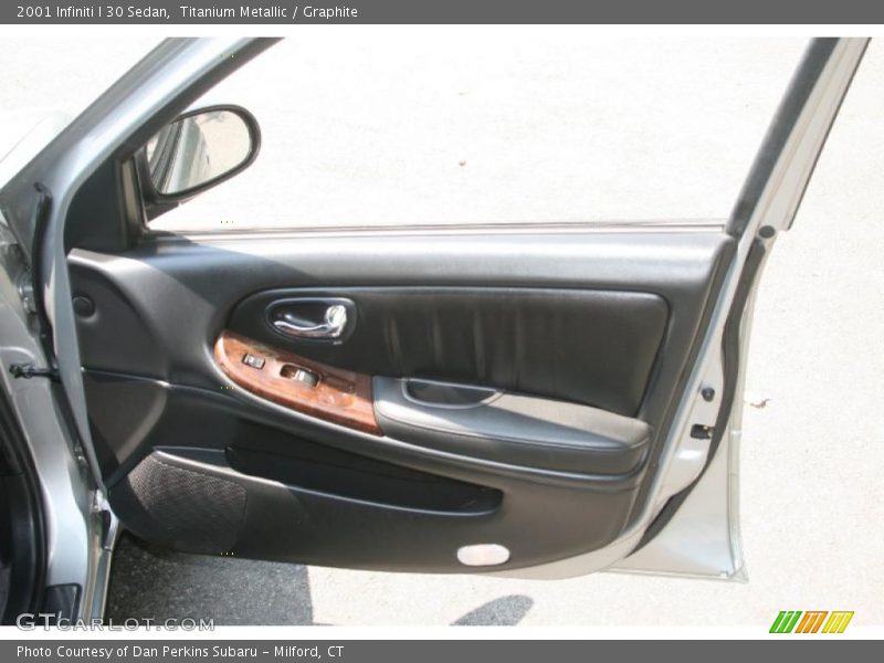Titanium Metallic / Graphite 2001 Infiniti I 30 Sedan