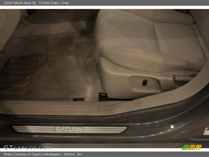 Techno Gray / Gray 2009 Saturn Aura XE