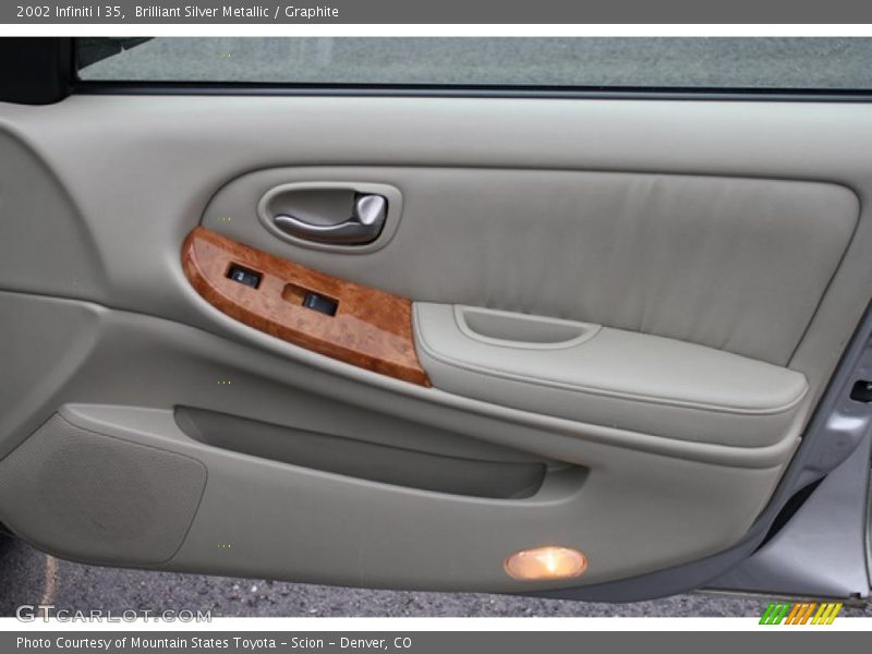 Brilliant Silver Metallic / Graphite 2002 Infiniti I 35