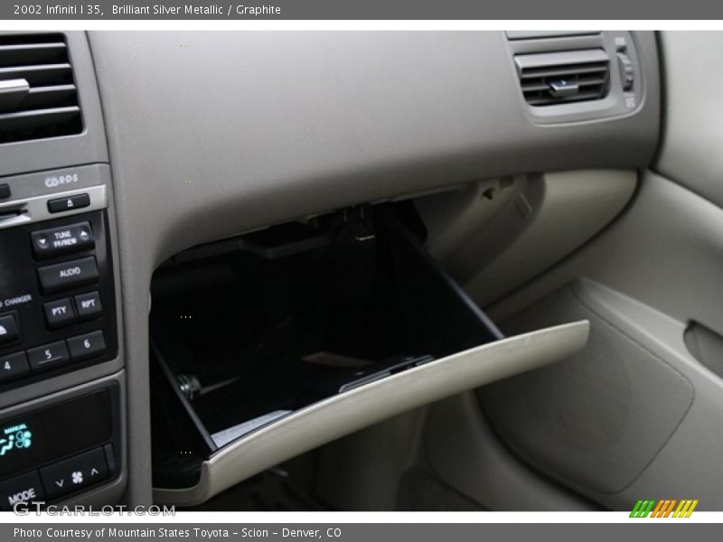 Brilliant Silver Metallic / Graphite 2002 Infiniti I 35
