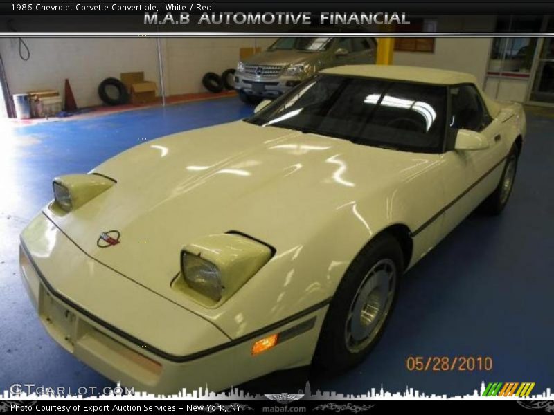 White / Red 1986 Chevrolet Corvette Convertible