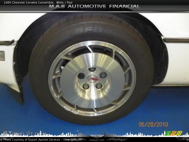 White / Red 1986 Chevrolet Corvette Convertible