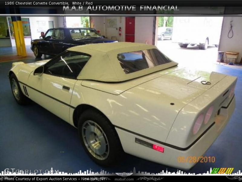 White / Red 1986 Chevrolet Corvette Convertible