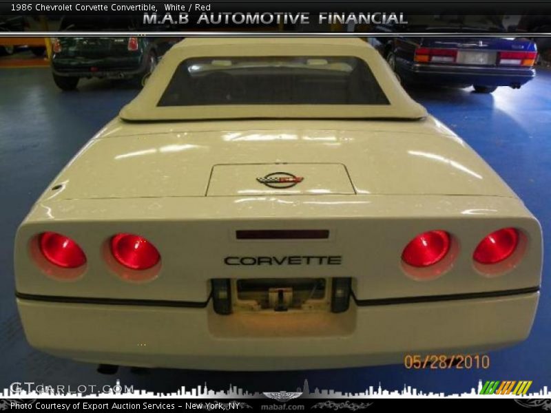 White / Red 1986 Chevrolet Corvette Convertible