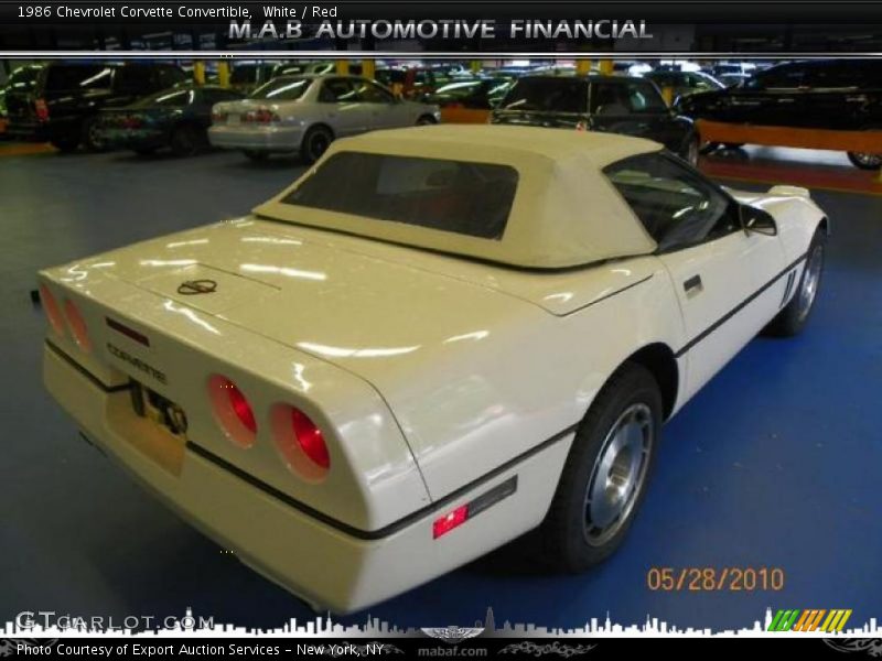 White / Red 1986 Chevrolet Corvette Convertible