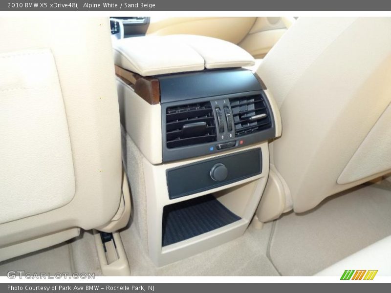 Alpine White / Sand Beige 2010 BMW X5 xDrive48i
