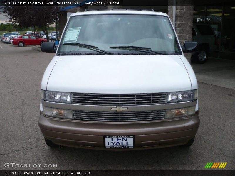 Ivory White / Neutral 2000 Chevrolet Astro LS AWD Passenger Van