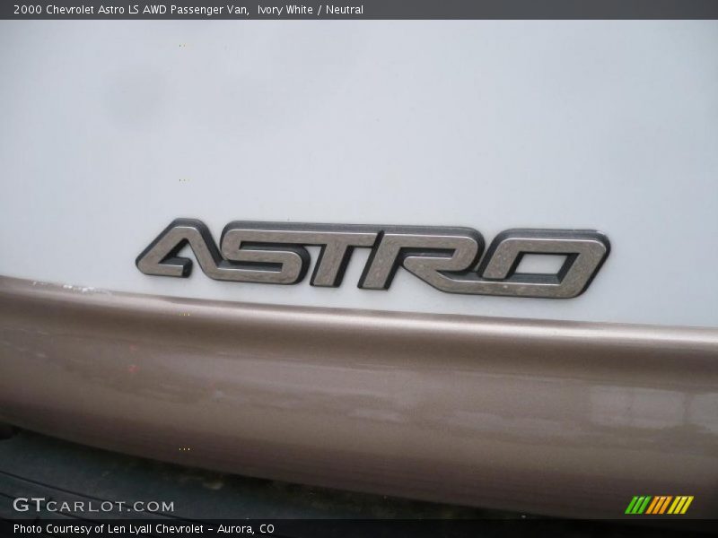 Ivory White / Neutral 2000 Chevrolet Astro LS AWD Passenger Van