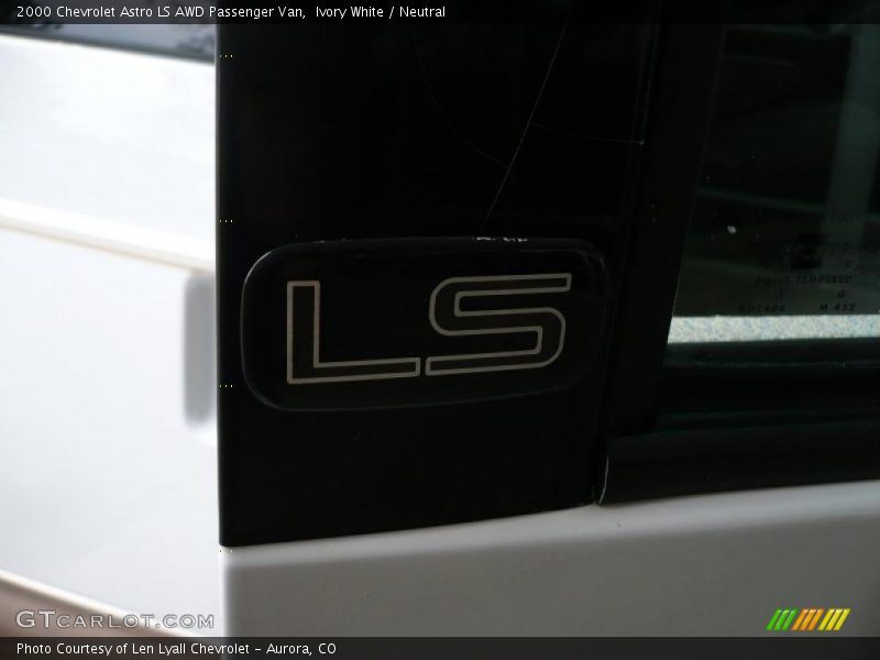 Ivory White / Neutral 2000 Chevrolet Astro LS AWD Passenger Van