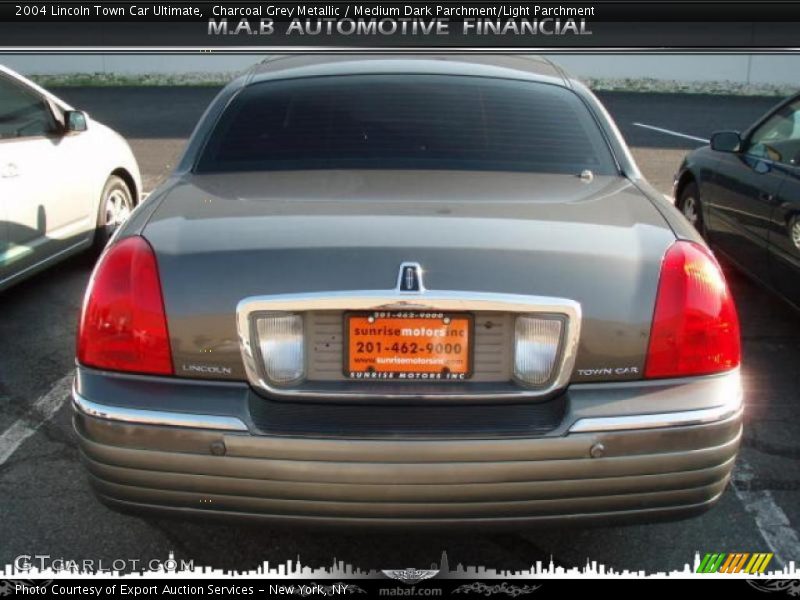 Charcoal Grey Metallic / Medium Dark Parchment/Light Parchment 2004 Lincoln Town Car Ultimate