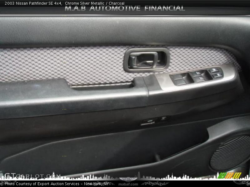 Chrome Silver Metallic / Charcoal 2003 Nissan Pathfinder SE 4x4