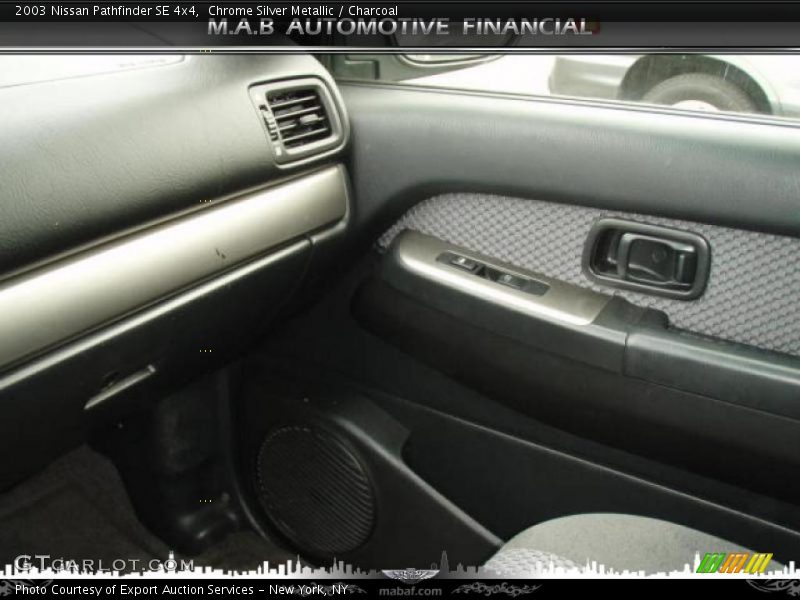 Chrome Silver Metallic / Charcoal 2003 Nissan Pathfinder SE 4x4