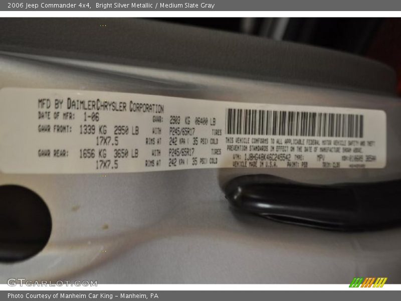 Bright Silver Metallic / Medium Slate Gray 2006 Jeep Commander 4x4