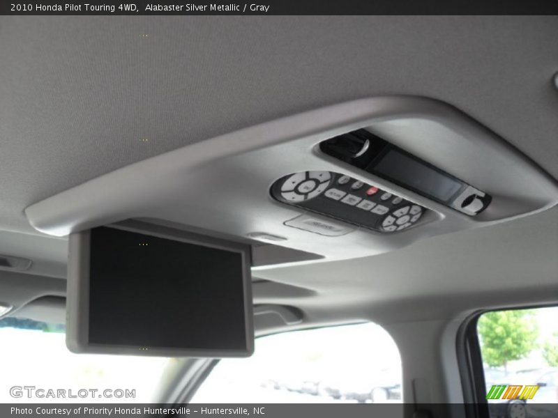 Entertainment System of 2010 Pilot Touring 4WD