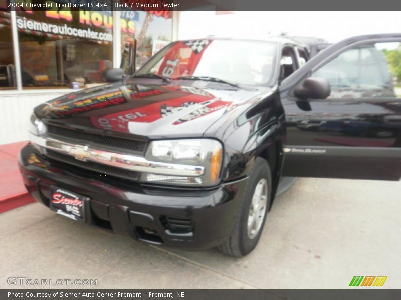 Black / Medium Pewter 2004 Chevrolet TrailBlazer LS 4x4