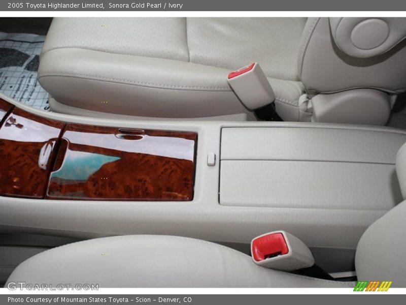 Sonora Gold Pearl / Ivory 2005 Toyota Highlander Limited