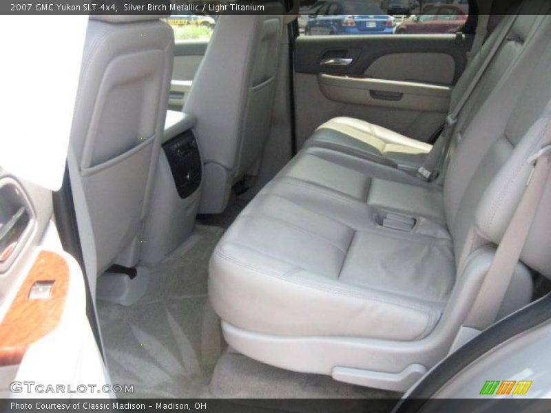 Silver Birch Metallic / Light Titanium 2007 GMC Yukon SLT 4x4