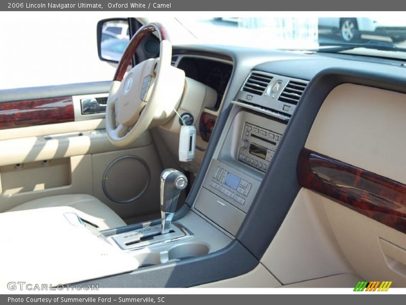 Oxford White / Camel 2006 Lincoln Navigator Ultimate