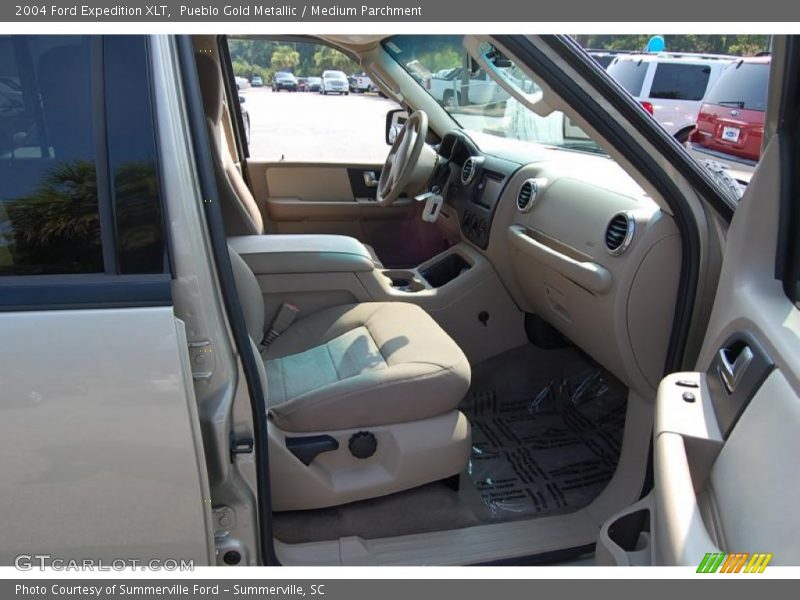 Pueblo Gold Metallic / Medium Parchment 2004 Ford Expedition XLT