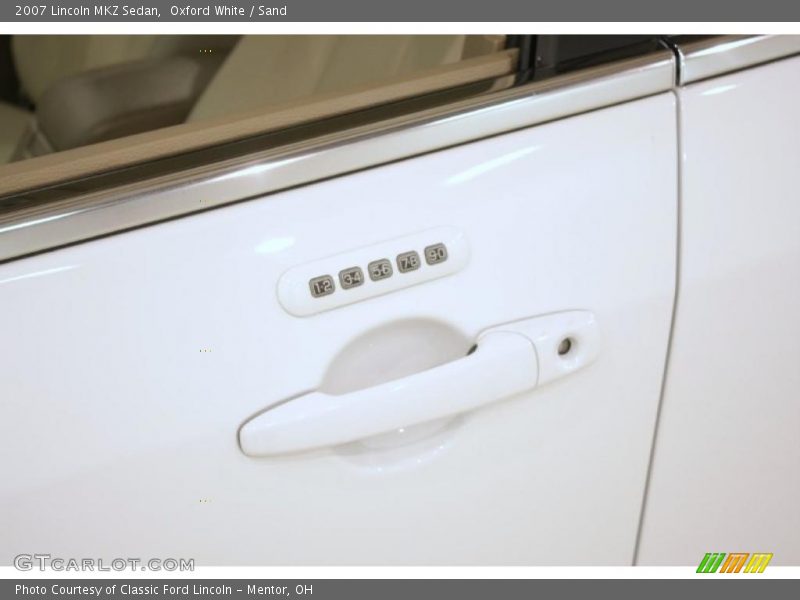 Oxford White / Sand 2007 Lincoln MKZ Sedan