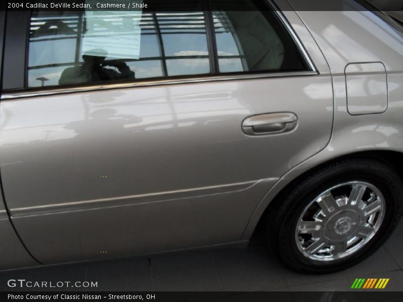 Cashmere / Shale 2004 Cadillac DeVille Sedan