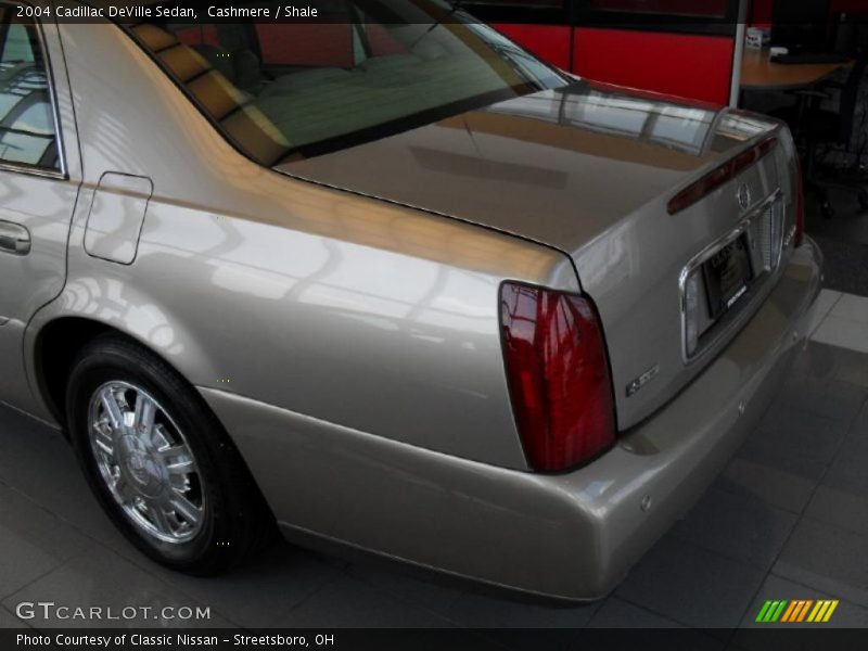 Cashmere / Shale 2004 Cadillac DeVille Sedan