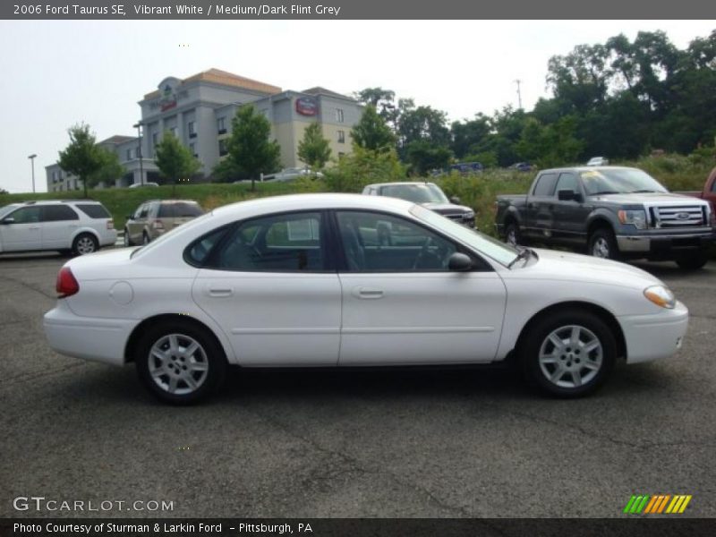 Vibrant White / Medium/Dark Flint Grey 2006 Ford Taurus SE