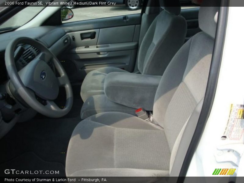 Vibrant White / Medium/Dark Flint Grey 2006 Ford Taurus SE