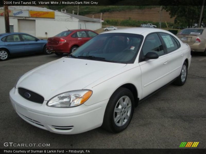 Vibrant White / Medium/Dark Flint Grey 2006 Ford Taurus SE