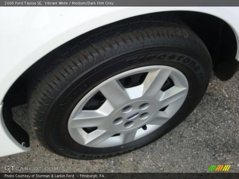 Vibrant White / Medium/Dark Flint Grey 2006 Ford Taurus SE