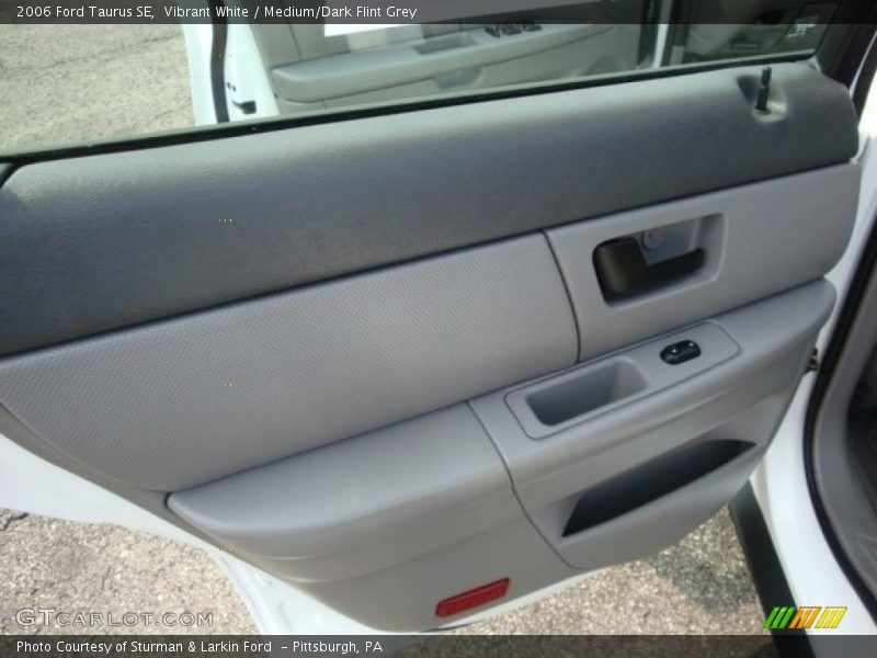 Vibrant White / Medium/Dark Flint Grey 2006 Ford Taurus SE