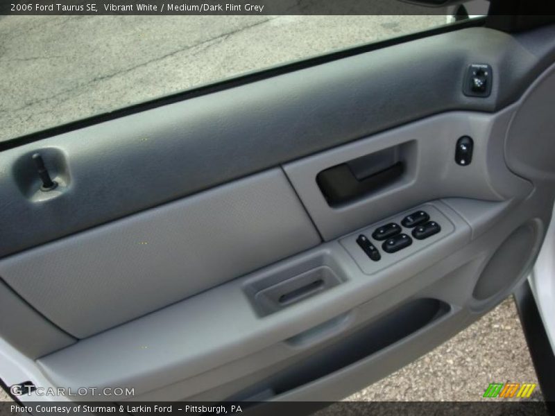 Vibrant White / Medium/Dark Flint Grey 2006 Ford Taurus SE