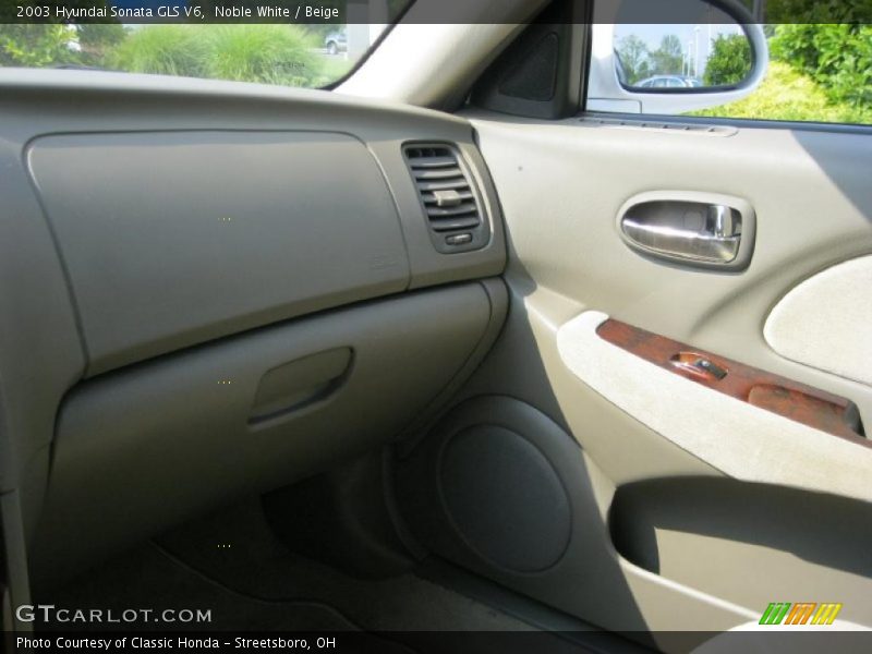 Noble White / Beige 2003 Hyundai Sonata GLS V6