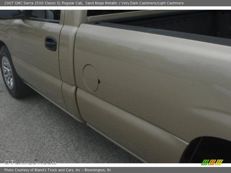 Sand Beige Metallic / Very Dark Cashmere/Light Cashmere 2007 GMC Sierra 1500 Classic SL Regular Cab