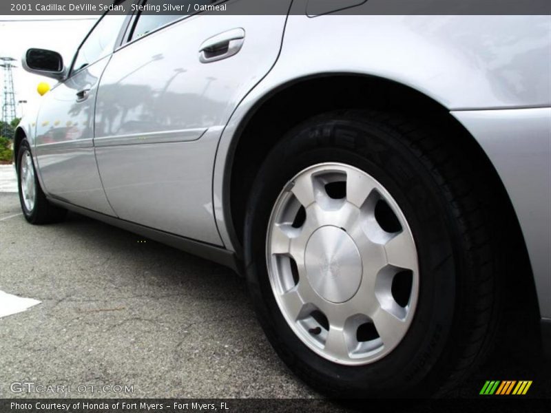 Sterling Silver / Oatmeal 2001 Cadillac DeVille Sedan