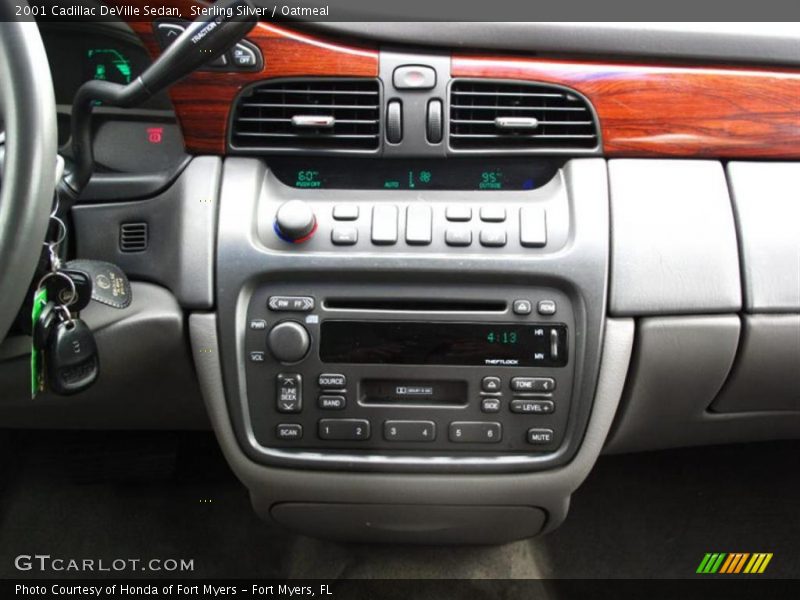 Sterling Silver / Oatmeal 2001 Cadillac DeVille Sedan